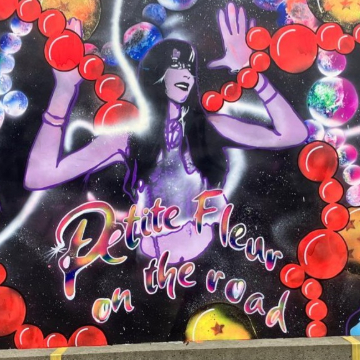 Petite Fleur on the road est Miss-Tik